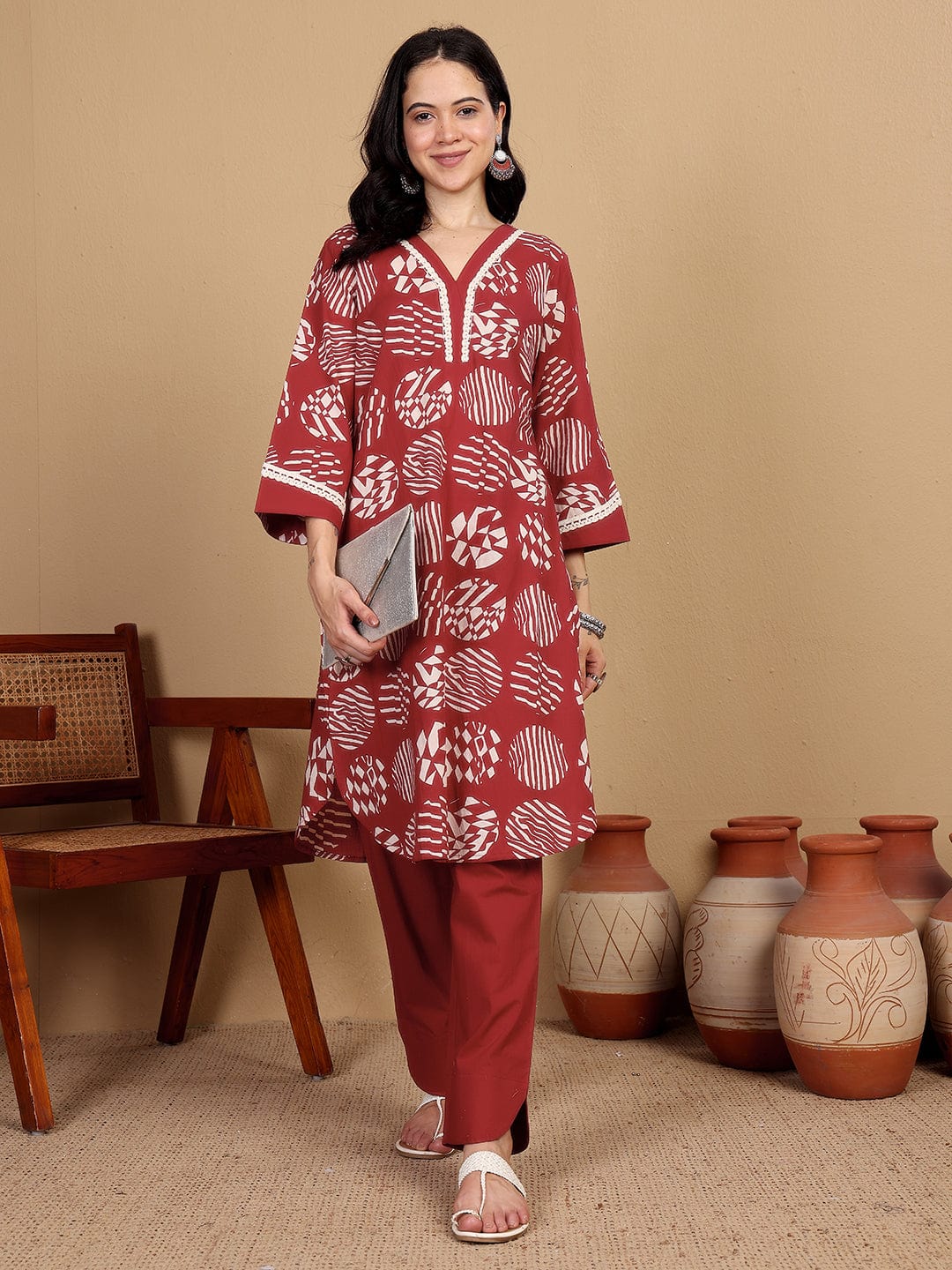 Varanga Women Printed Kurta With Lace Details On Neck And Cuff Paired With Solid Trousers
