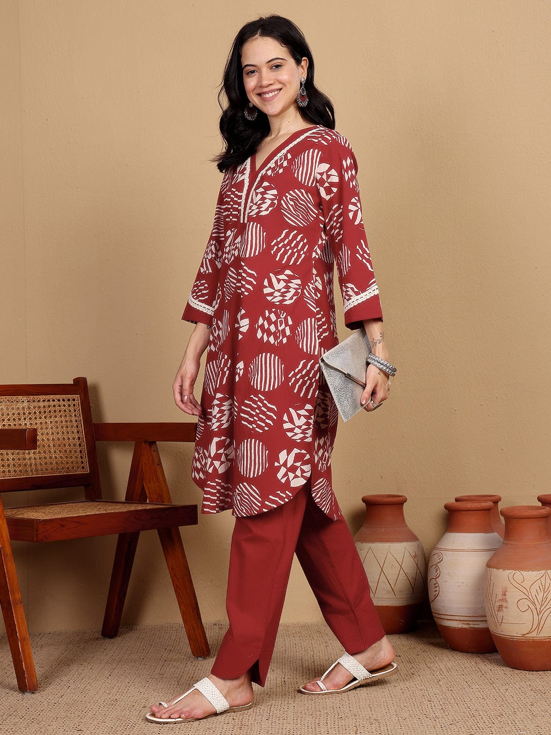 Varanga Women Printed Kurta With Lace Details On Neck And Cuff Paired With Solid Trousers