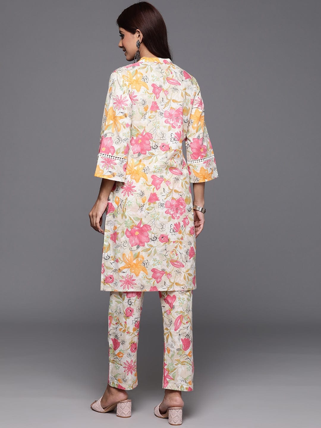 Varanga Women Off White Floral Printed Kurta With Bottom