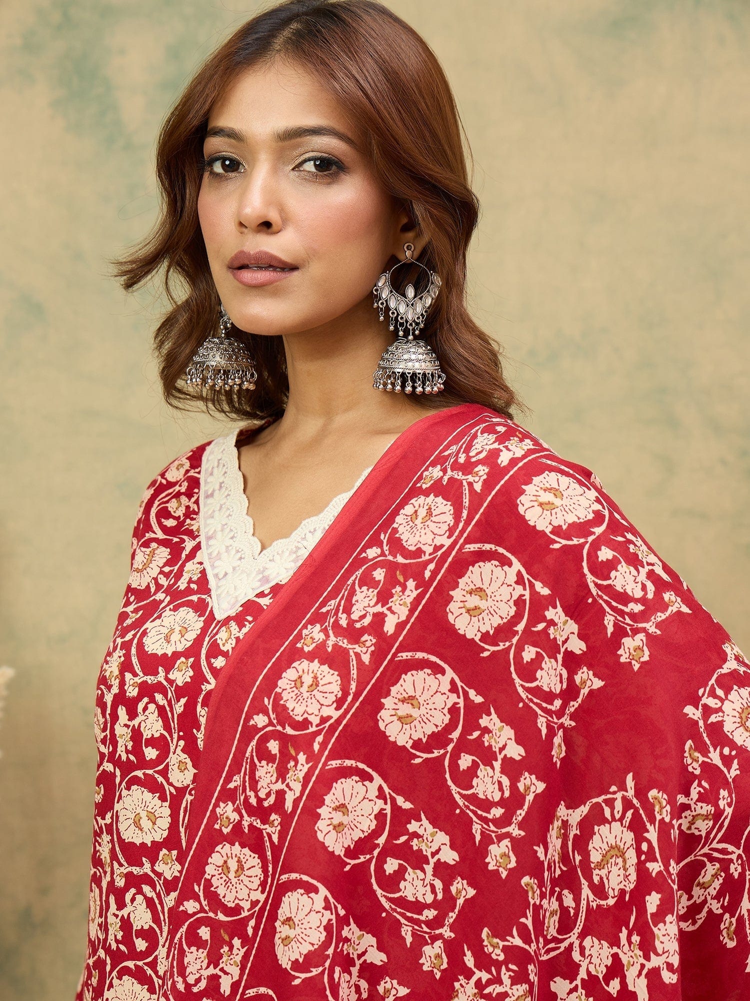 Varanga Women Floral Printed Regular Kurta with Trousers & with Dupatta