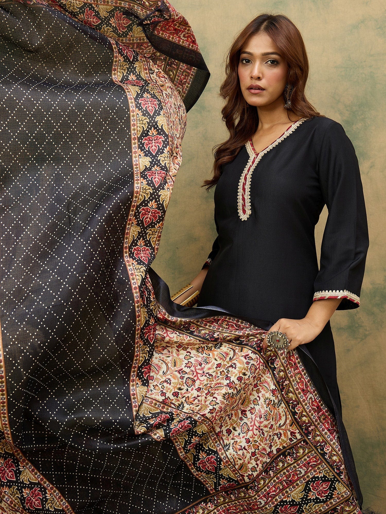 Varanga Women Regular Kurta with Trousers & with Dupatta