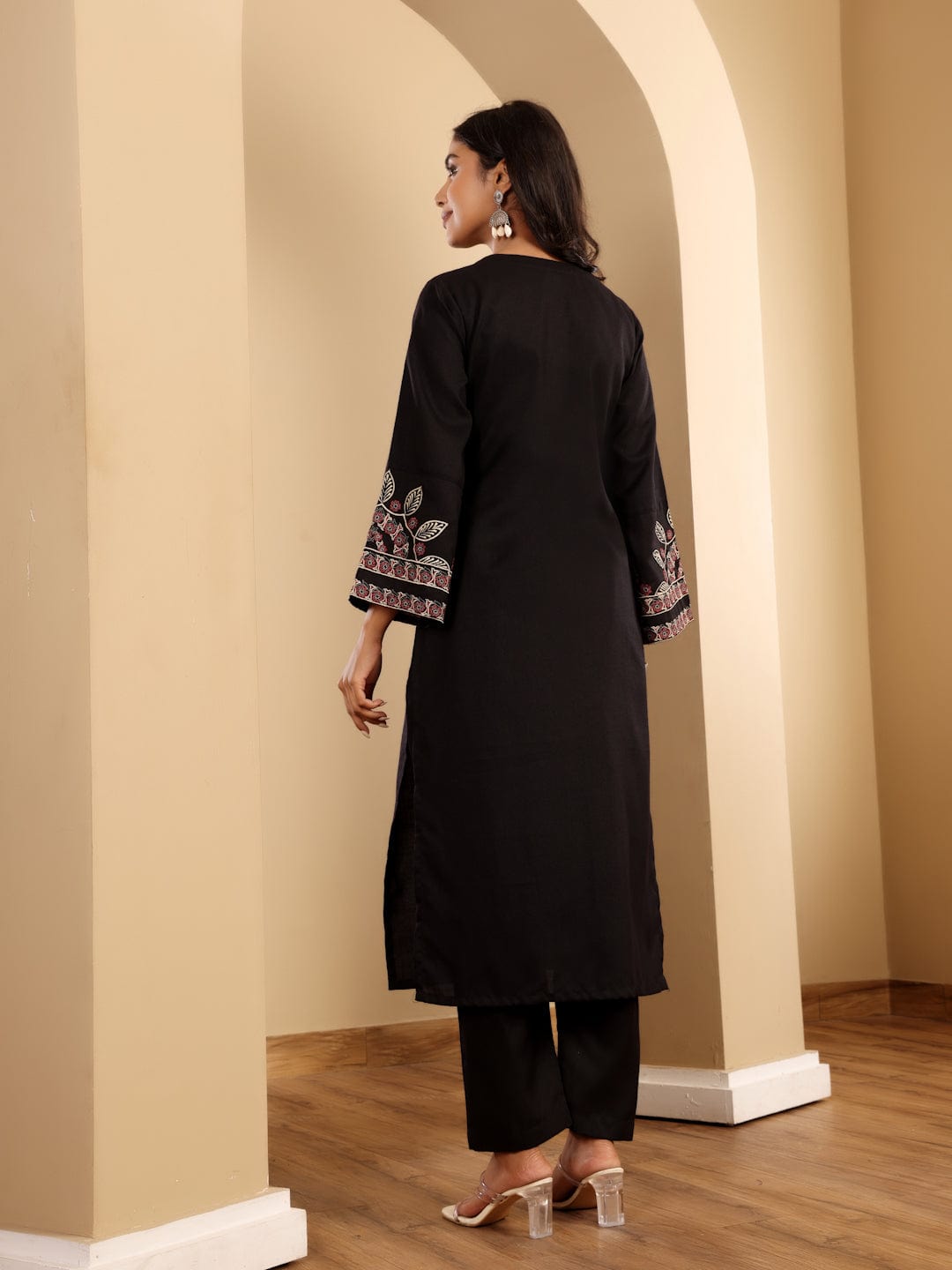 Varanga Women Black Embroidered Kurta Paired With Tonal Bottom And Printed  Bhaghalpuri Dupatta