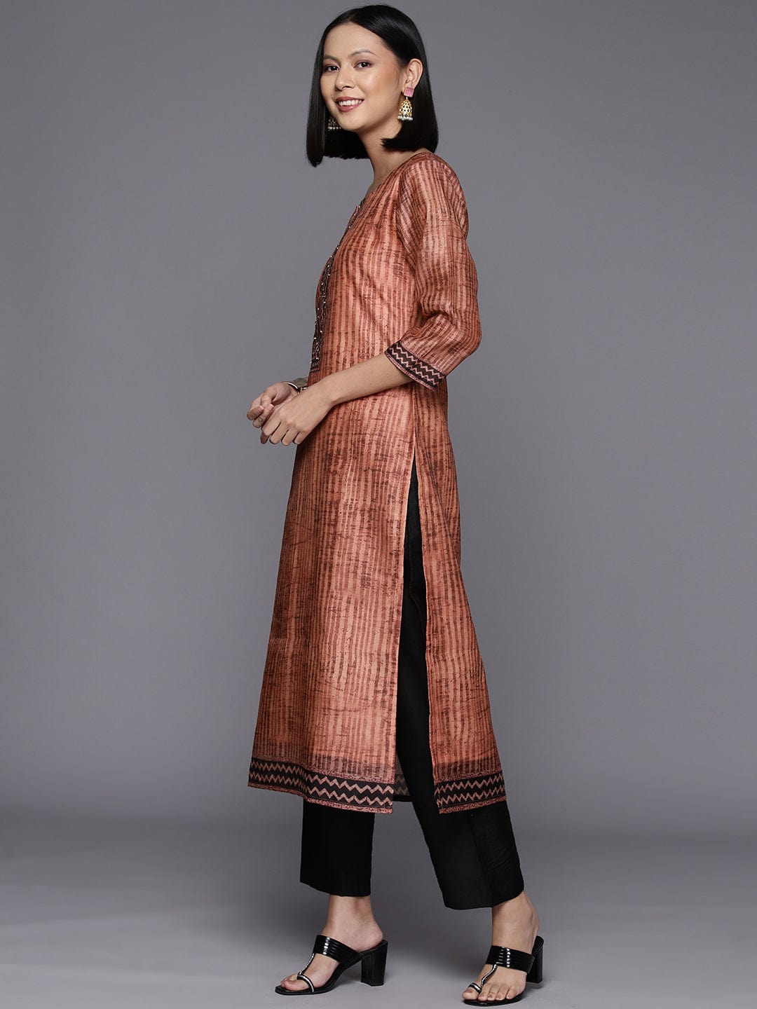 peach-printed-round-neck-with-slit-three-quarter-sleeves-straight-kurta-paired-with-contrast-bottom-and-dupatta-vskd31313