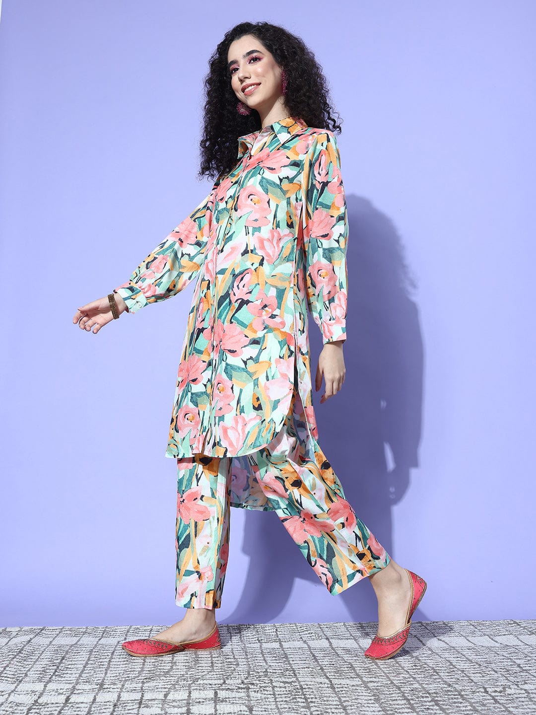 Peach Floral Printed Shirt Collar Straight Kurta Paired With Tonal Bottom