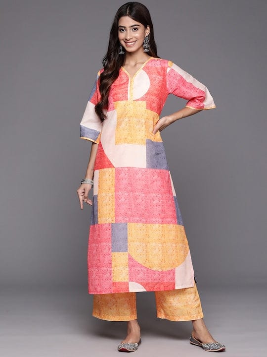 Varanga Women Pink Abstract Printed Straight Kurta Paired With Bottom