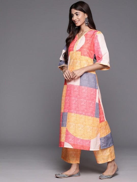 Varanga Women Pink Abstract Printed Straight Kurta Paired With Bottom