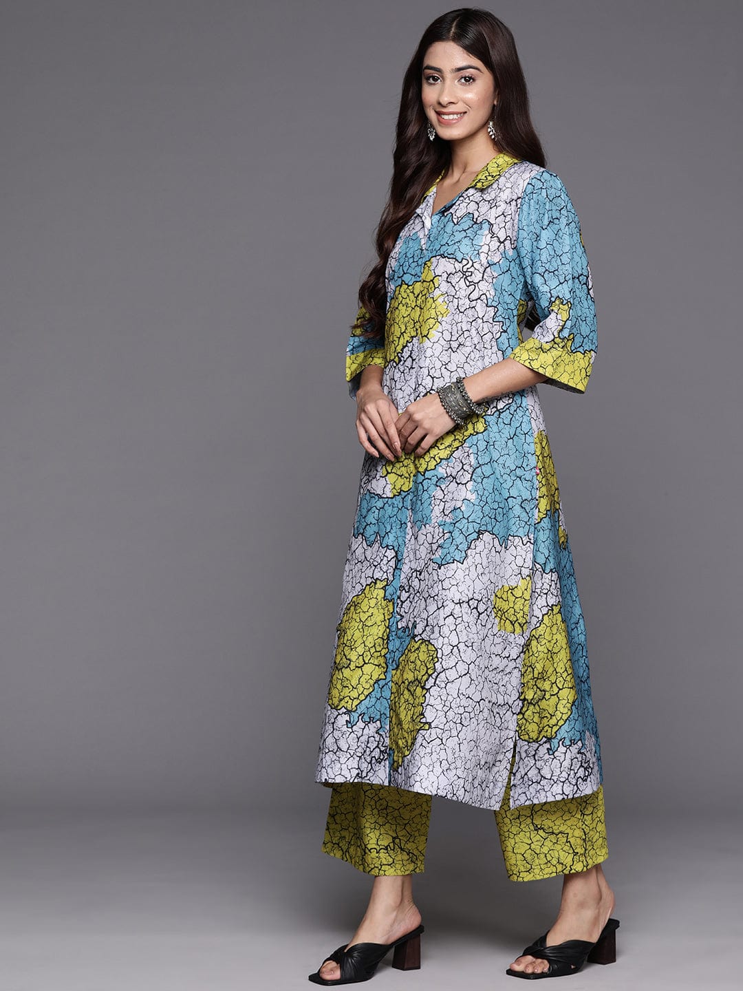 Blue And Green Abstract Printed Shirt Collar, Straight Kurta With Side And Front Slits Paired With Printed Bottom