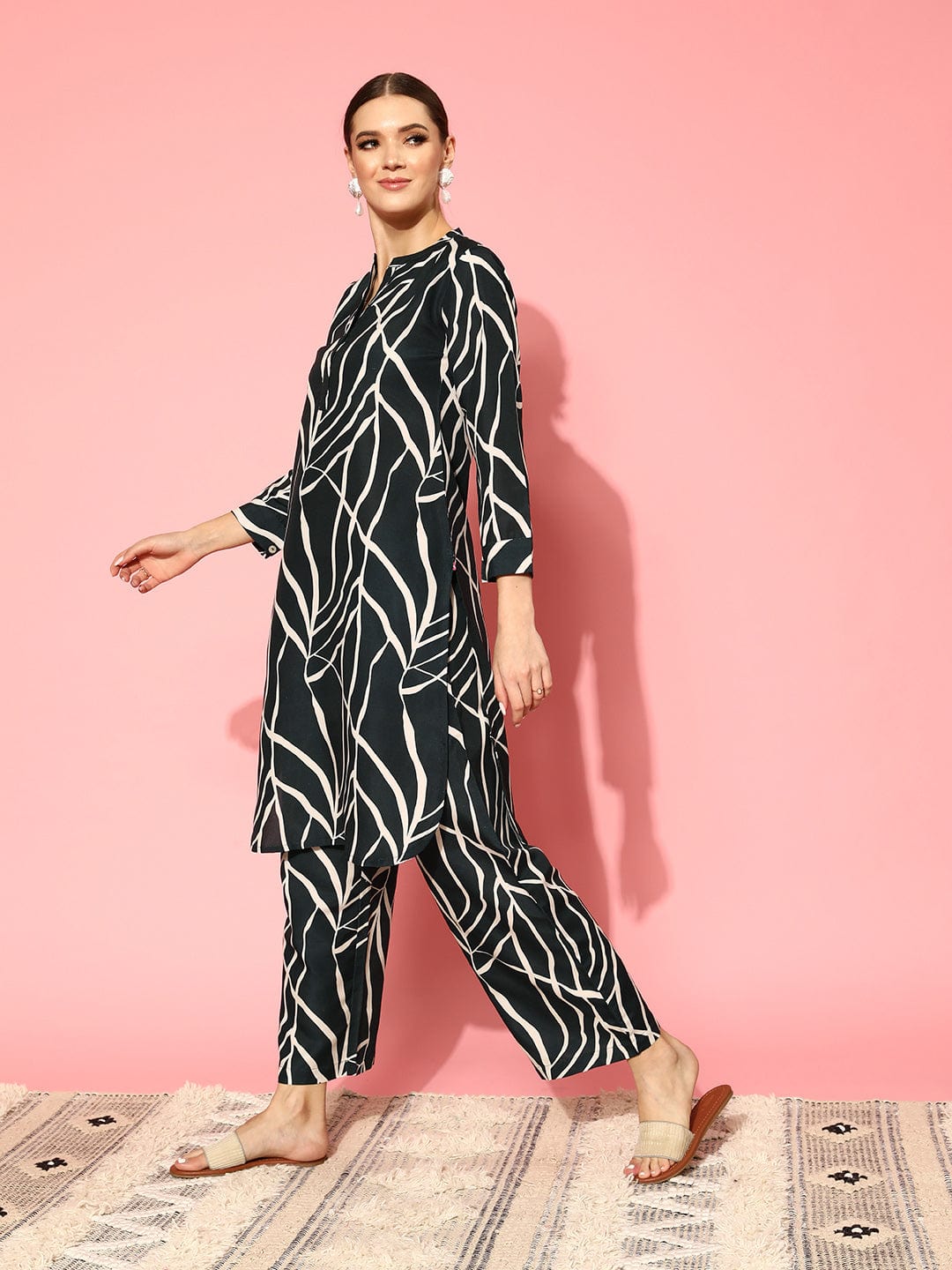 Varanga Women Black & White Abstract Printed Straight Kurta Paired With Tonal Printed Bottom