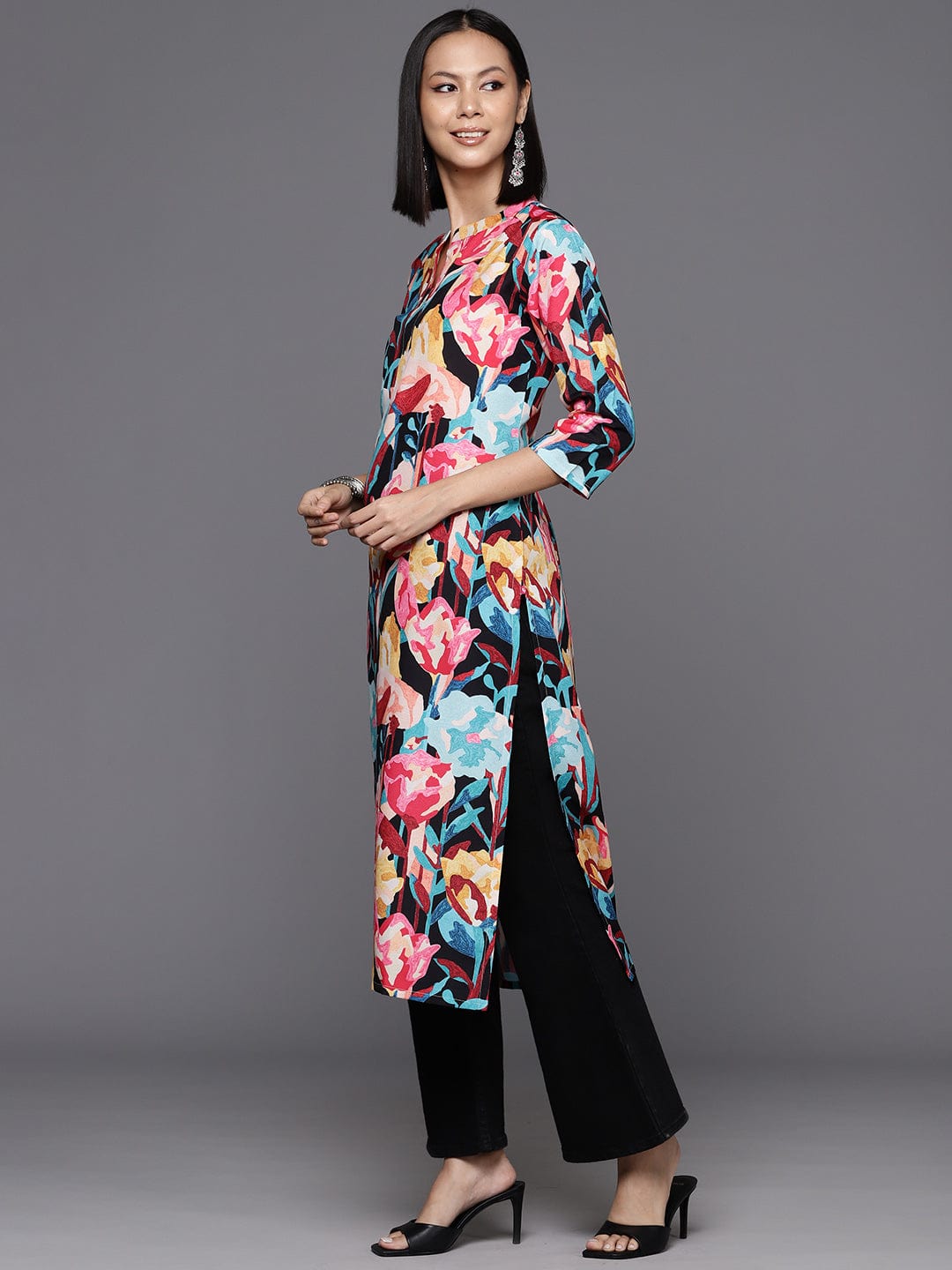 Varanga Women Black Abstract Printed Straight Kurta