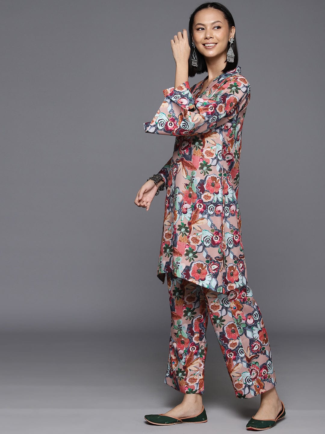 Varanga Women Beige Floral Printed Tunic Paired With Tonal Bottom Vset21139