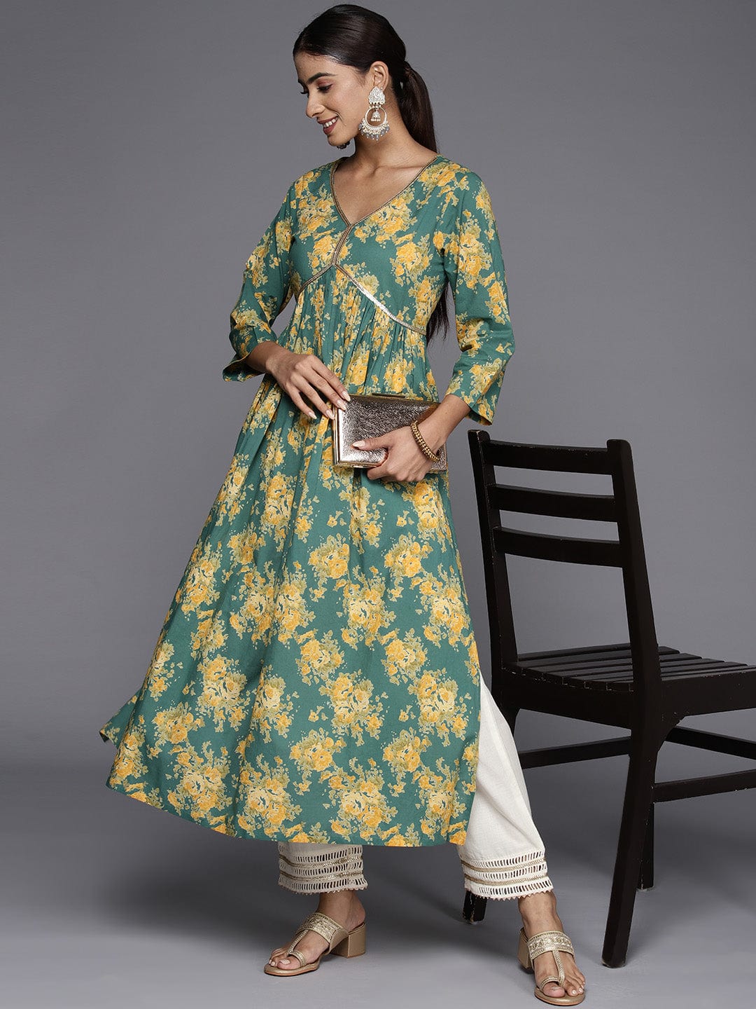 Varanga Women Green Floral Printed V- Neck Empire Kurta