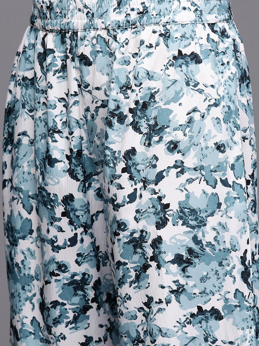 Varanga Women Women White & Blue Floral Printed A-Line Kurta With Bottom