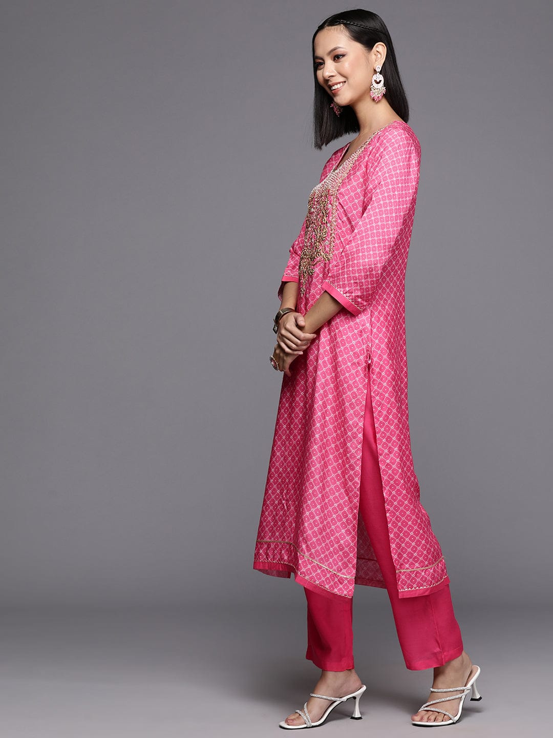 Varanga Women Women Pink Bandhani Printed Straight Kurta With Bottom And Dupatta