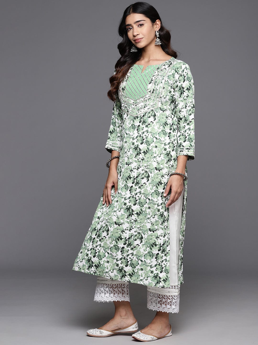 Varanga Women Women White & Green Abstract Printed Straight Kurta