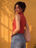 A Chic Sleeveless Printed Top With A Collared V-Neck Design, Perfect For Effortless Casual And Summer Styling.