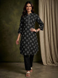 Varanga Women Printed Kurta With Thread Details On Neck Paired With Solid Trousers