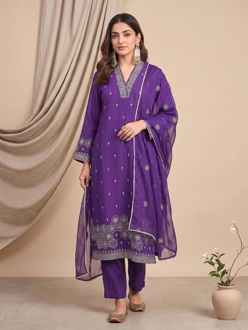 Kurta With Thread Embroidery And A V-Neck With Ankle-Length Trousers And An Embroidered Dupatta