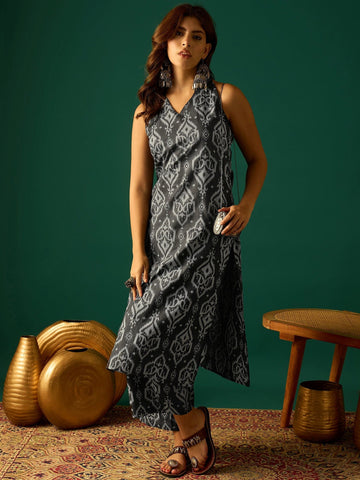 Halter Neck Kurta Paired With Printed Ankle-Length Trousers For A Trendy And Modern Ethnic Look