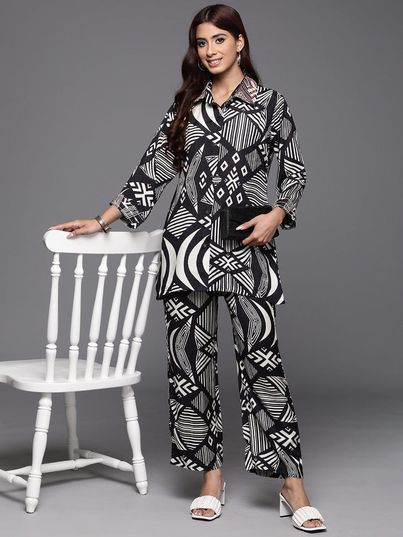 KSUT Women Abstract Printed Embellished Co-Ord Set