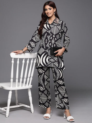 KSUT Women Abstract Printed Embellished Co-Ord Set