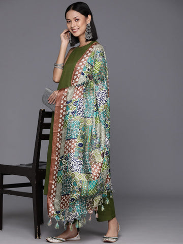 Varanga Women Green Solid Kurta Set Paired With Printed Dupatta