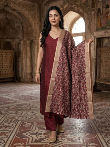 Contemporary & Sleek Kurta Set With Dupatta
