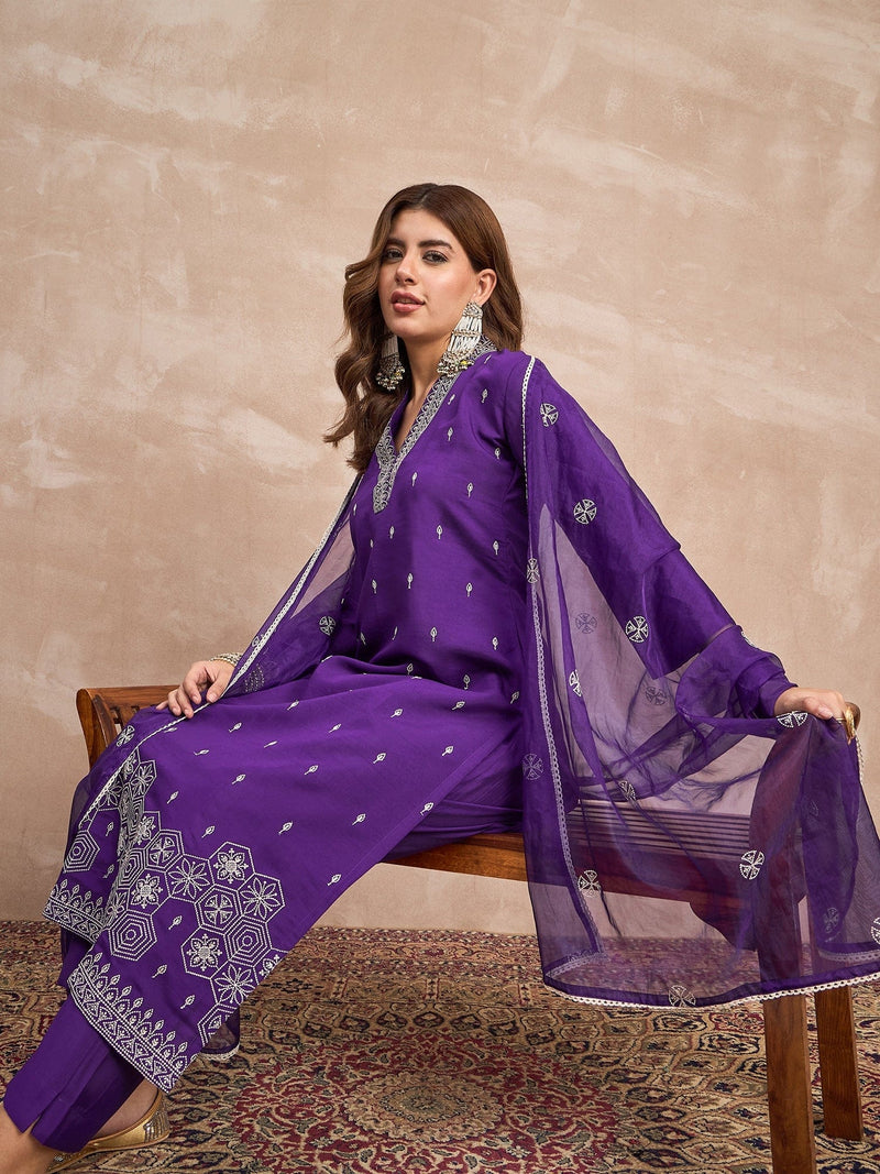 Kurta With Thread Embroidery And A V-Neck, Paired With Solid Ankle-Length Trousers And An Embroidered Dupatta For A Refined Ethnic Look