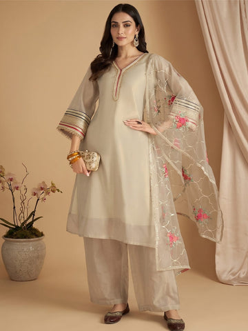Varanga Women Three-Piece Set Featuring A Shimmer-Detailed Grey Kurta, Solid Ankle-Length Trousers, And An Embroidered Net Dupatta