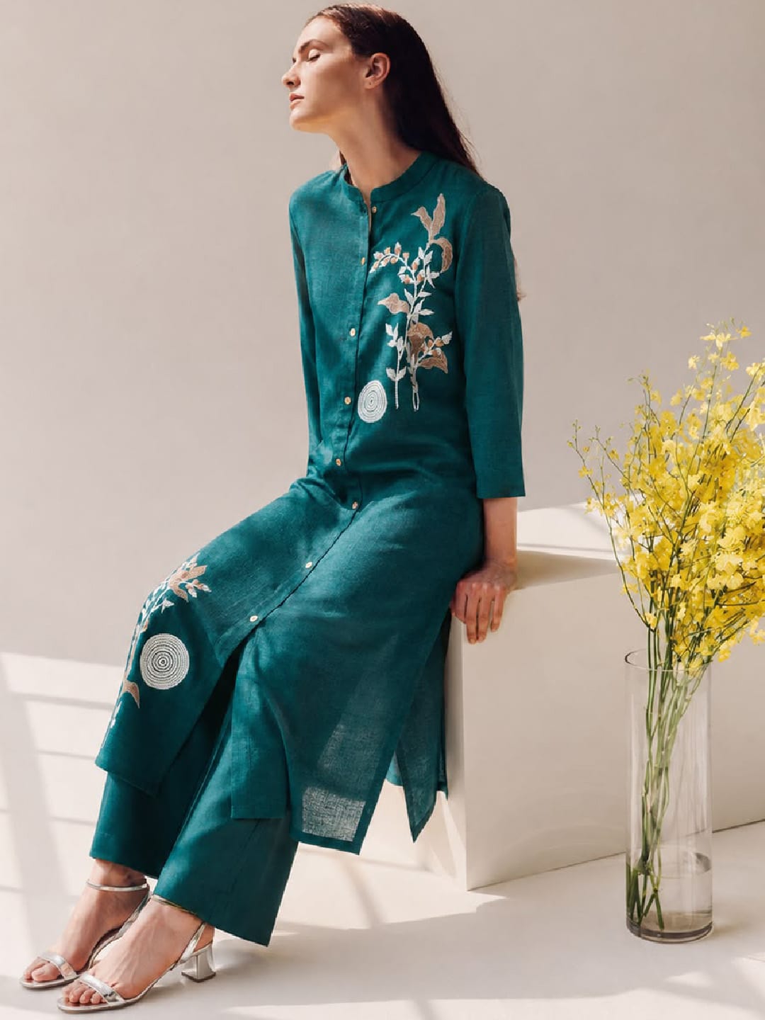Women Shirt-Style Kurta Set Featuring Asymmetrical Floral Embroidery