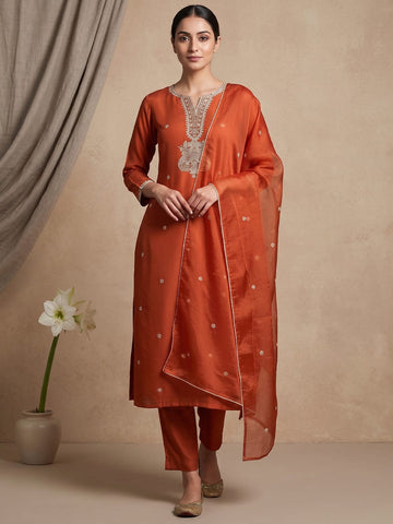 Kurta Set With Intricate Zari Embroidery And Ankle-Length Trousers And An Embroidered Dupatta