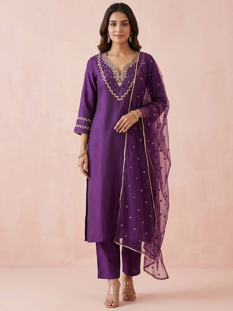 Women's Purple Embroidered Kurta Set With Embellished Net Dupatta