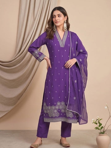 Kurta With Thread Embroidery And A V-Neck With Ankle-Length Trousers And An Embroidered Dupatta