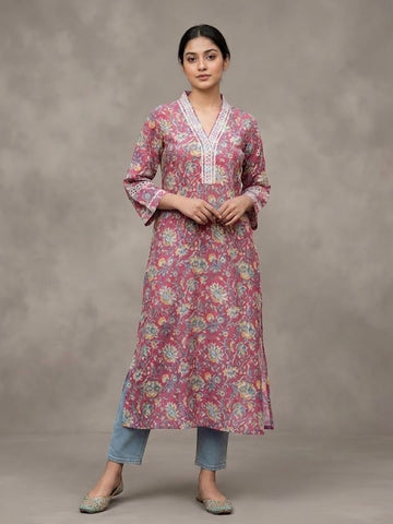 Varanga Women Pink Floral Printed V- Neckline Lace Detailed Stright Kurta
