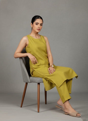 Varanga Women Round Neck Sleeveless Apple Hem, Heart Shaped Embroidered Kurta with Trouser