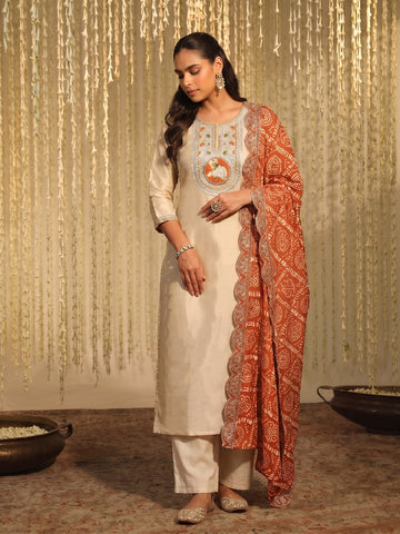 Off-White Embroidered Kurta Set With Printed Scallop Border Dupatta