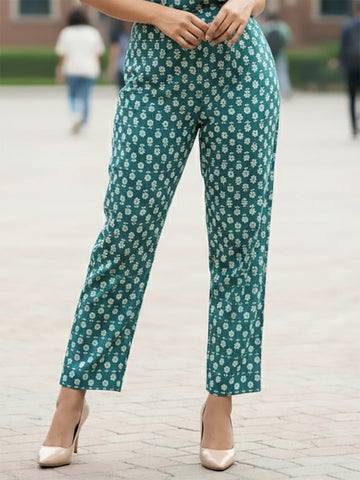 floarl print Aliya-cut kurta in blue and white, teamed with regular-fit ankle-length trousers.