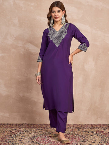 Kurta Set With Intricate Zari Embroidery, Paired With Solid Ankle-Length Trousers And An Embroidered Dupatta For A Graceful Festive Look