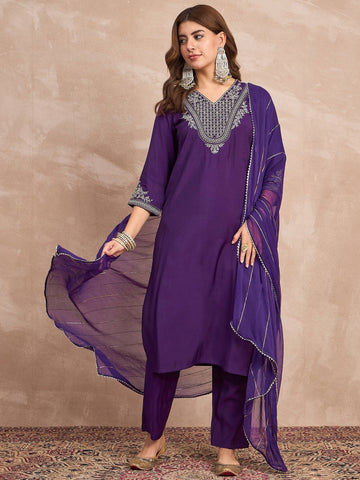 Kurta Set With Intricate Zari Embroidery, Paired With Solid Ankle-Length Trousers And An Embroidered Dupatta For A Graceful Festive Look