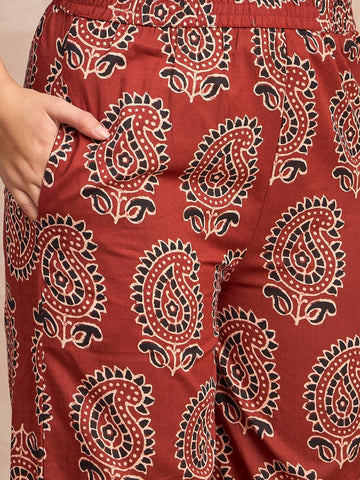 Halter Neck Kurta Paired With Printed Ankle-Length Trousers For A Trendy And Modern Ethnic Look