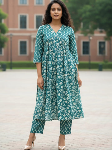 floarl print Aliya-cut kurta in blue and white, teamed with regular-fit ankle-length trousers.