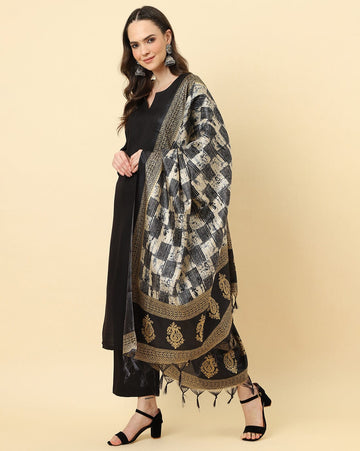 varanga dark black paisley printed dupatta with tasselled border