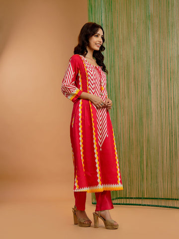 Women's Straight-Fit Red  Kurti featuring Geometric Front Panel