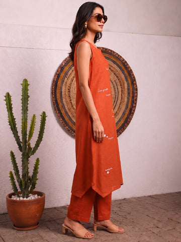 Women's Rust Sleeveless Kurta With Thread Embroidered Detailing