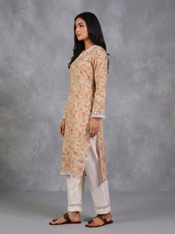 Varanga Women Off White Floral Prnted Straight Kurta