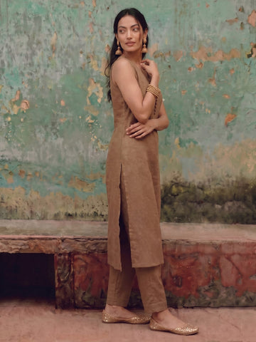 The Roasted Mocha Women's Kurta Set With Sequinned Floral Dupatta