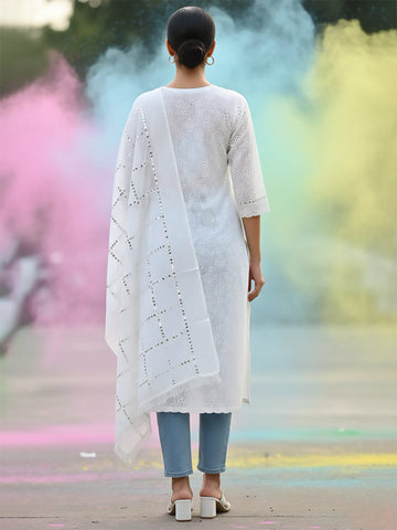 Elegant net dupatta featuring sequence detailing for a stylish and feminine finish.