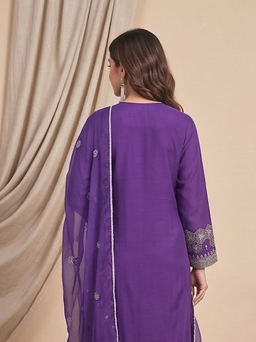 Kurta With Thread Embroidery And A V-Neck With Ankle-Length Trousers And An Embroidered Dupatta