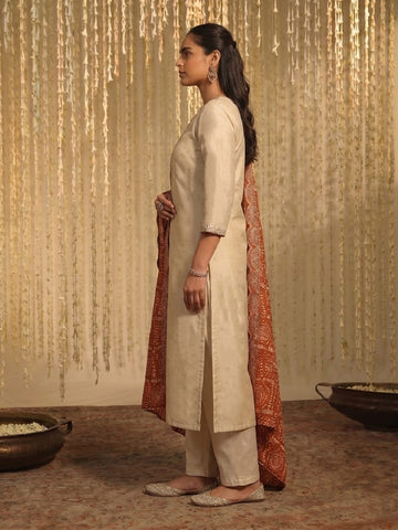Off-White Embroidered Kurta Set With Printed Scallop Border Dupatta
