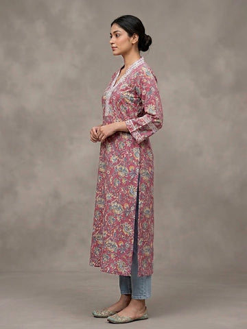 Varanga Women Pink Floral Printed V- Neckline Lace Detailed Stright Kurta