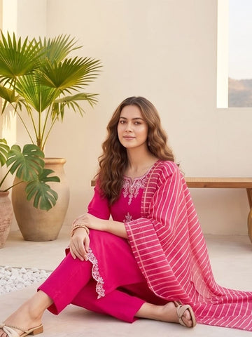 Varanga Women Kurta Teamed With Trousers And Paired With Dupatta Featuring Lurex